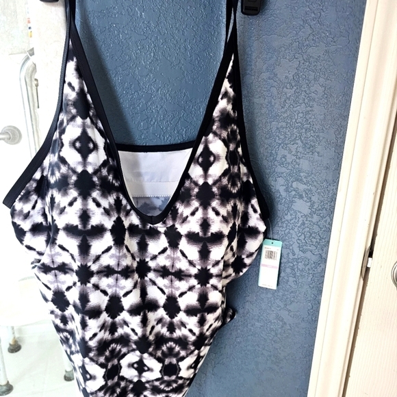 NWT South Point 2 piece Black & White Swim Set Size 22 - Picture 3 of 10